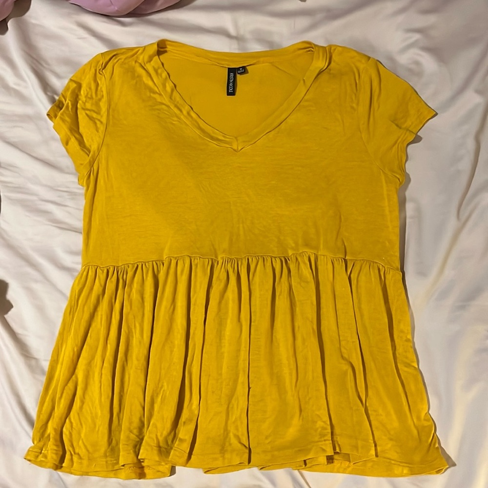 Women’s Medium empire waist mustard shirt